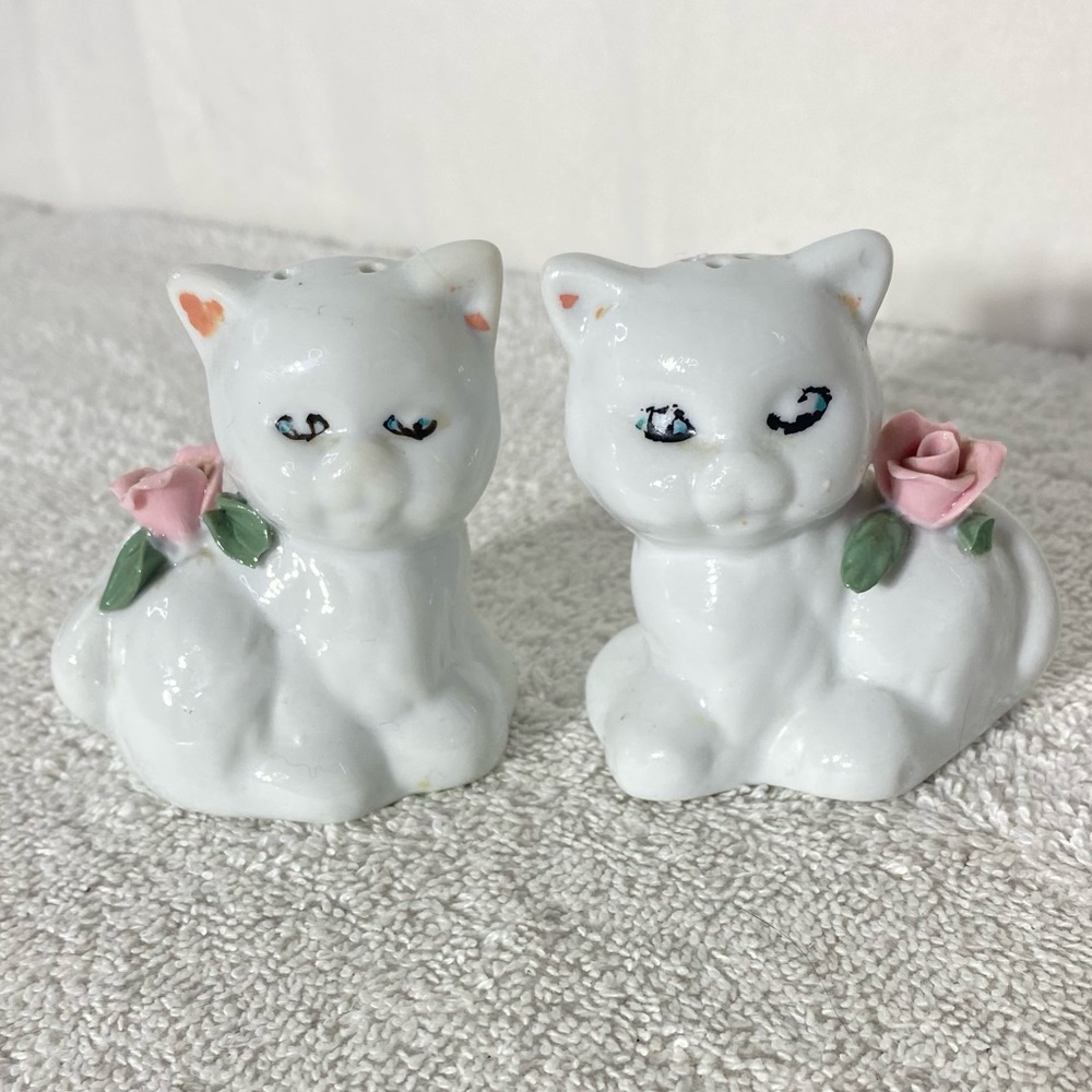 Vintage Ceramic Kitty Cat Salt & Pepper Shakers Cottagecore Grannycore